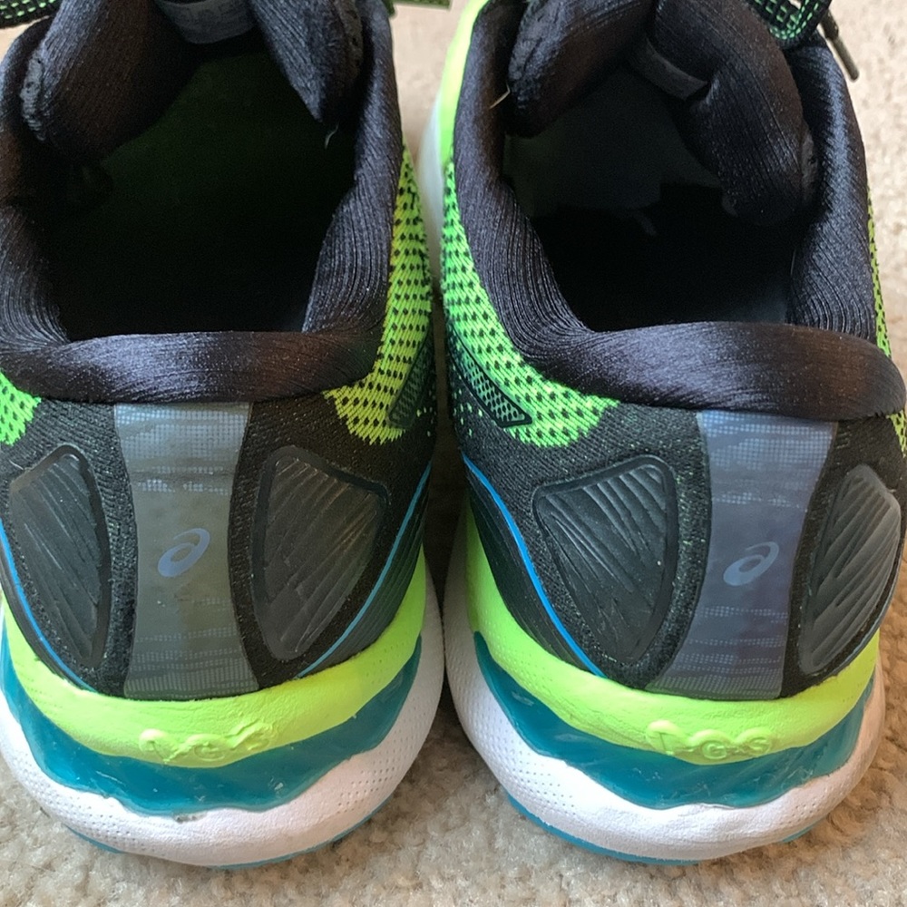 ASICS running shoes - Picture 2 of 9
